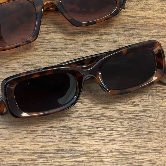 Tortoise Shell Rectangular Sunglasses - Picture 3 of 3